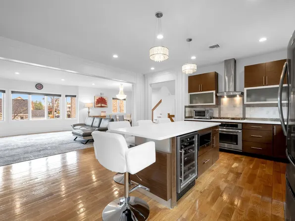 807 Edgewood Lane image 11 of 37