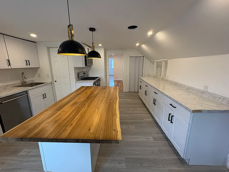 10-12 Searle Ave #12R — Photo 2
