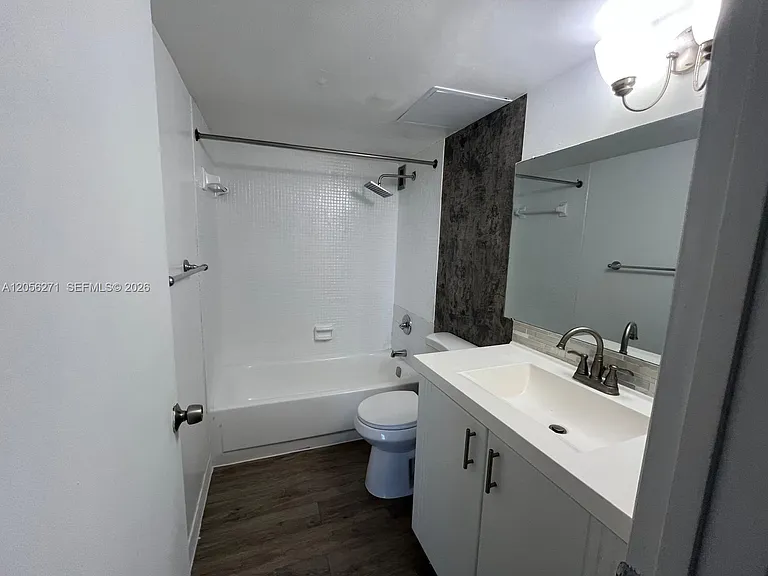 2025 NE 164th St #408 — Photo 13