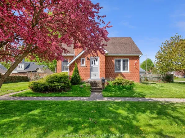 17 Grand Ave, Chatham Kent, ON N8A 4J8