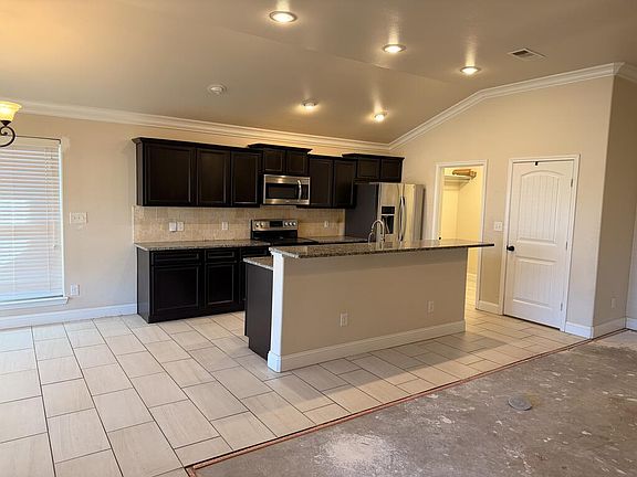 5th image of 805 E 95th St