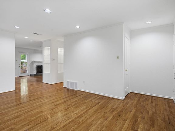 3rd image of 1333 Roaring Springs Rd #1333