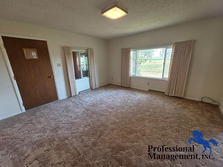 938 Bighorn Rd — Photo 3