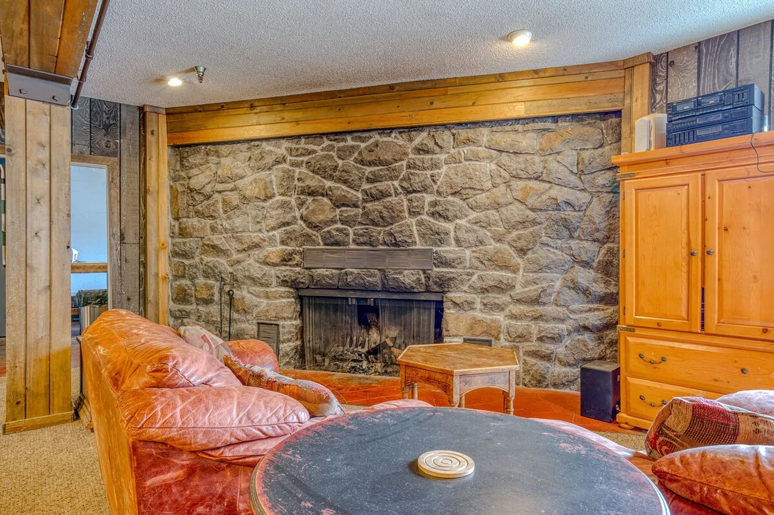 1 bed, 1.0 bath, 699 sqft, $3,572 — Photo 2