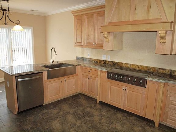 3rd image of 220 Silver Crest Dr