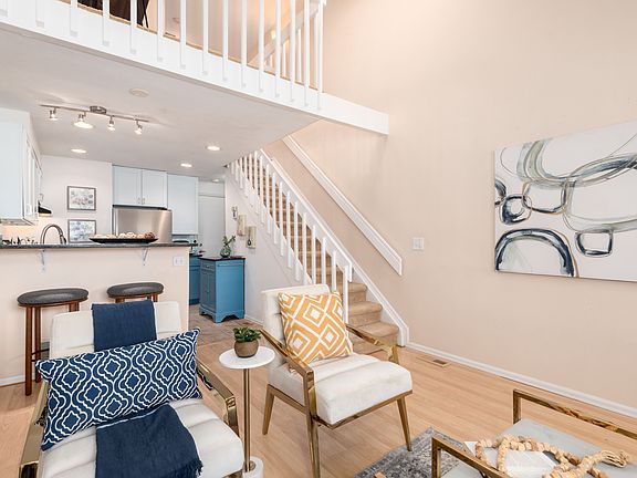 5th image of 303 S Taft Ct #32