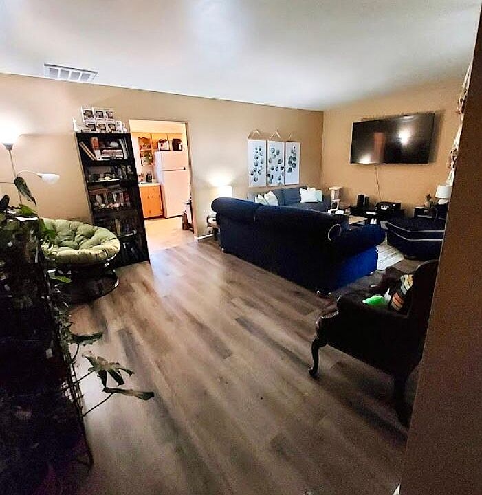 1st image of 1034 S Emerald Ln