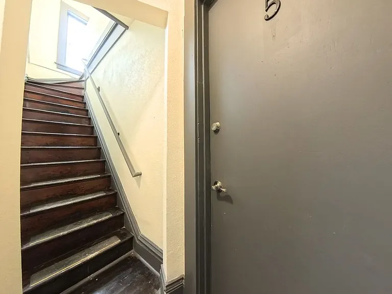 511 W State St — Photo 2