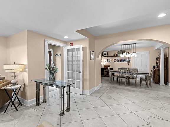 4th image of 307 Ridgewood Ave Suite 4