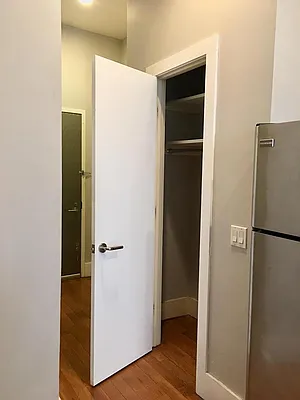 Rented by Manhattan Management LLC | media 28