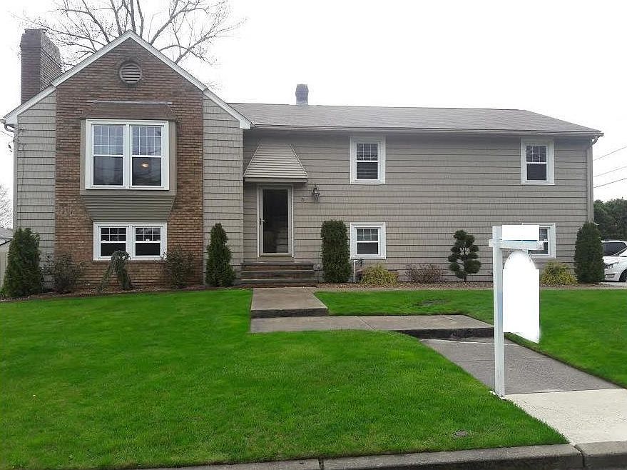 1st image of 3 Loring Ln