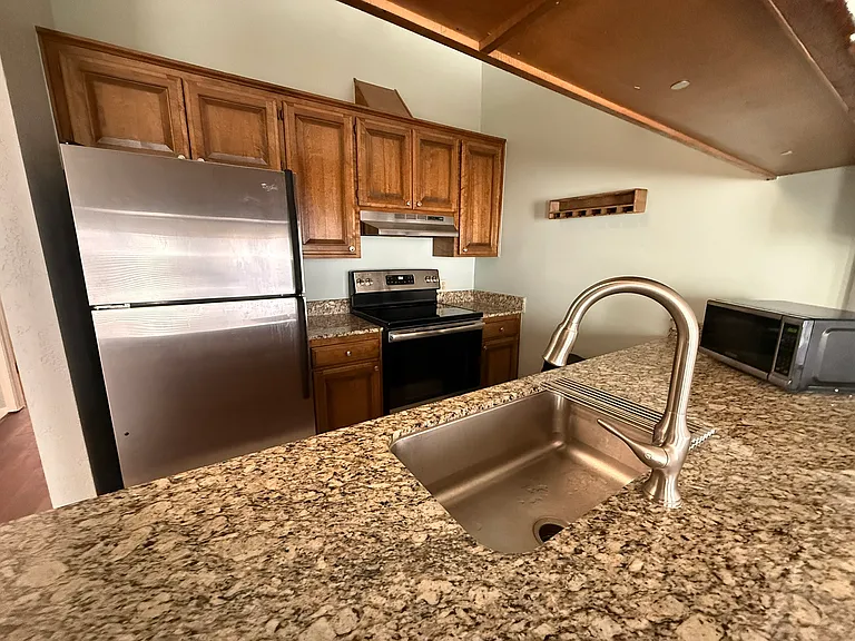 1563 Riverside Dr — Photo 10