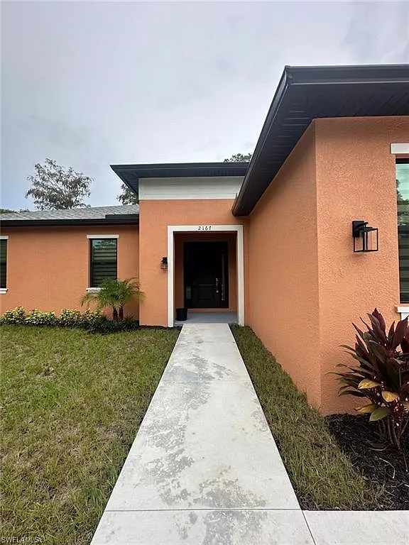 4 bed, 3.0 bath, 1958 sqft, $4,500 — Photo 2
