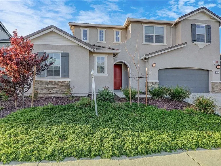 579 Honeysuckle Dr — Photo 1