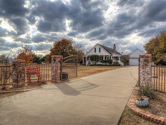 2nd image of 624 Country Oaks