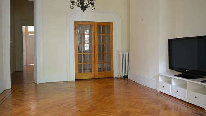 Rented by Nooklyn NYC LLC | media 37