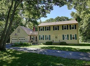 26 Hanaford Dr, East Greenwich, RI 02818