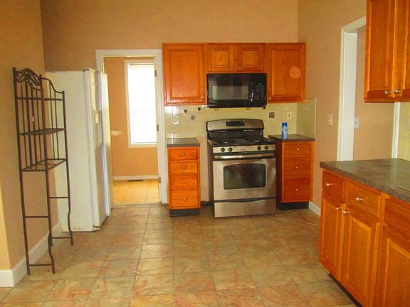 3rd image of 739 Harris Ave #1
