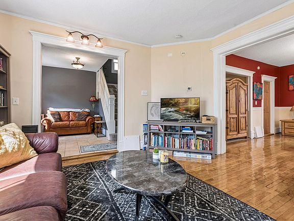 5th image of 3047 14th Ave S