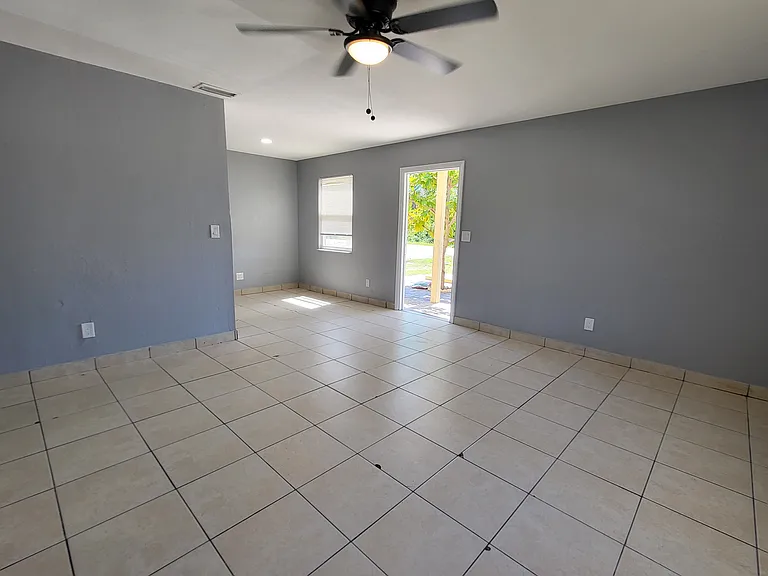 5429 3rd Ave — Photo 3