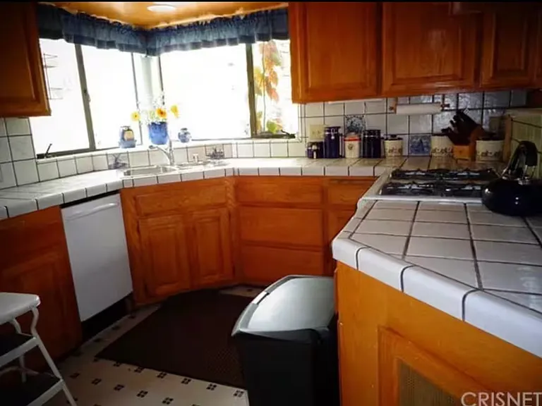 1321 Pinetree Dr — Photo 2