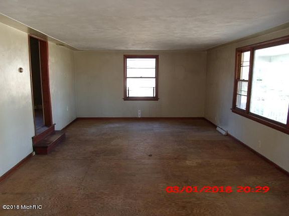 5th image of 5157 Grand River Dr NE