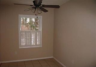 5th image of 33 Colonial Village Dr