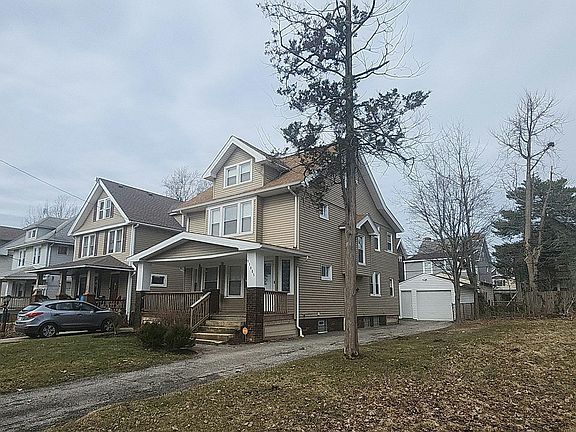 2nd image of 11805 Cromwell Ave