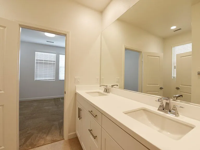 17 Arriate St — Photo 32