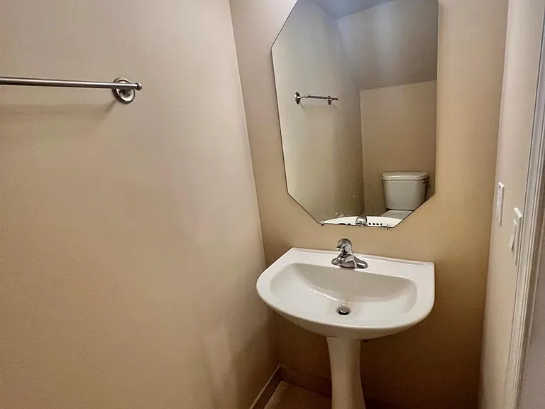 2552 SW Marshfield Ct — Photo 11