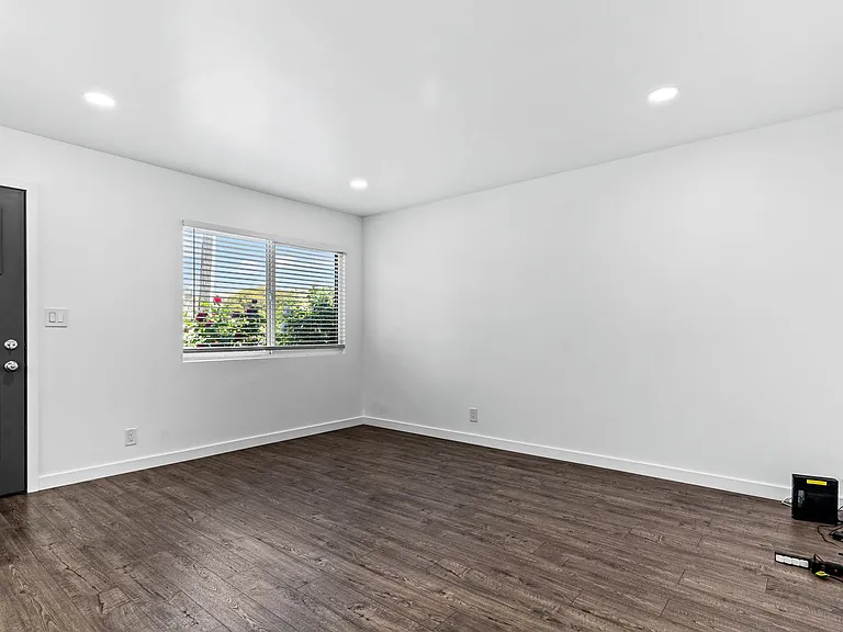 317 Tennyson Rd — Photo 3