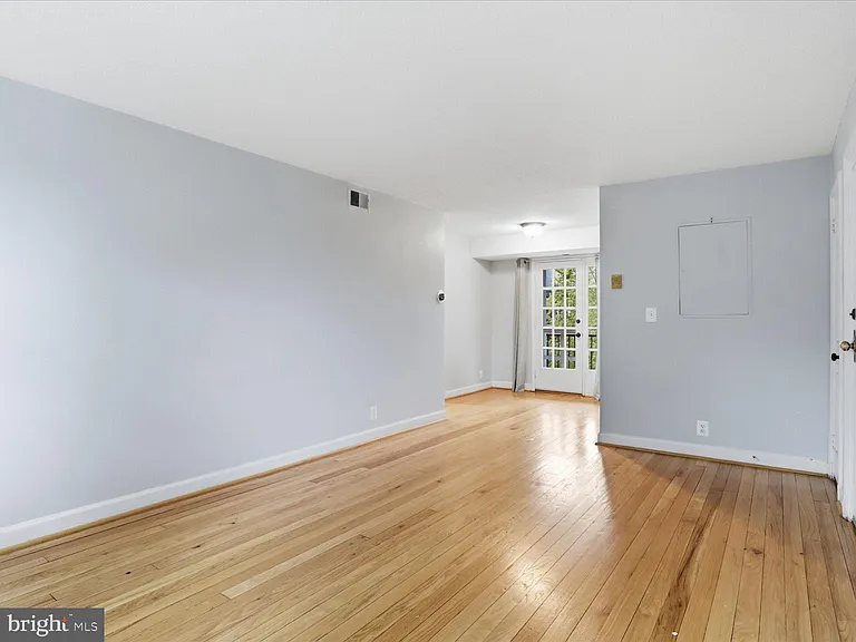 2832 S Abingdon St #B1 — Photo 3
