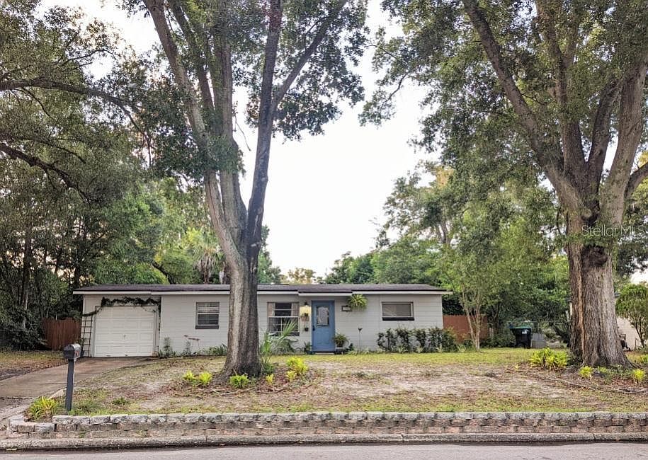 Front of house/street view