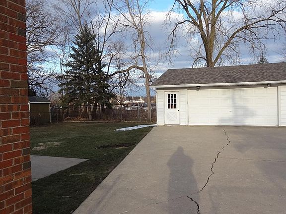 4th image of 1002 Watson Dr