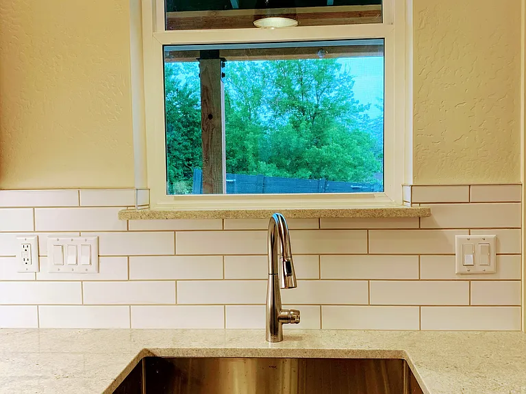 1014 Eureka St — Photo 10