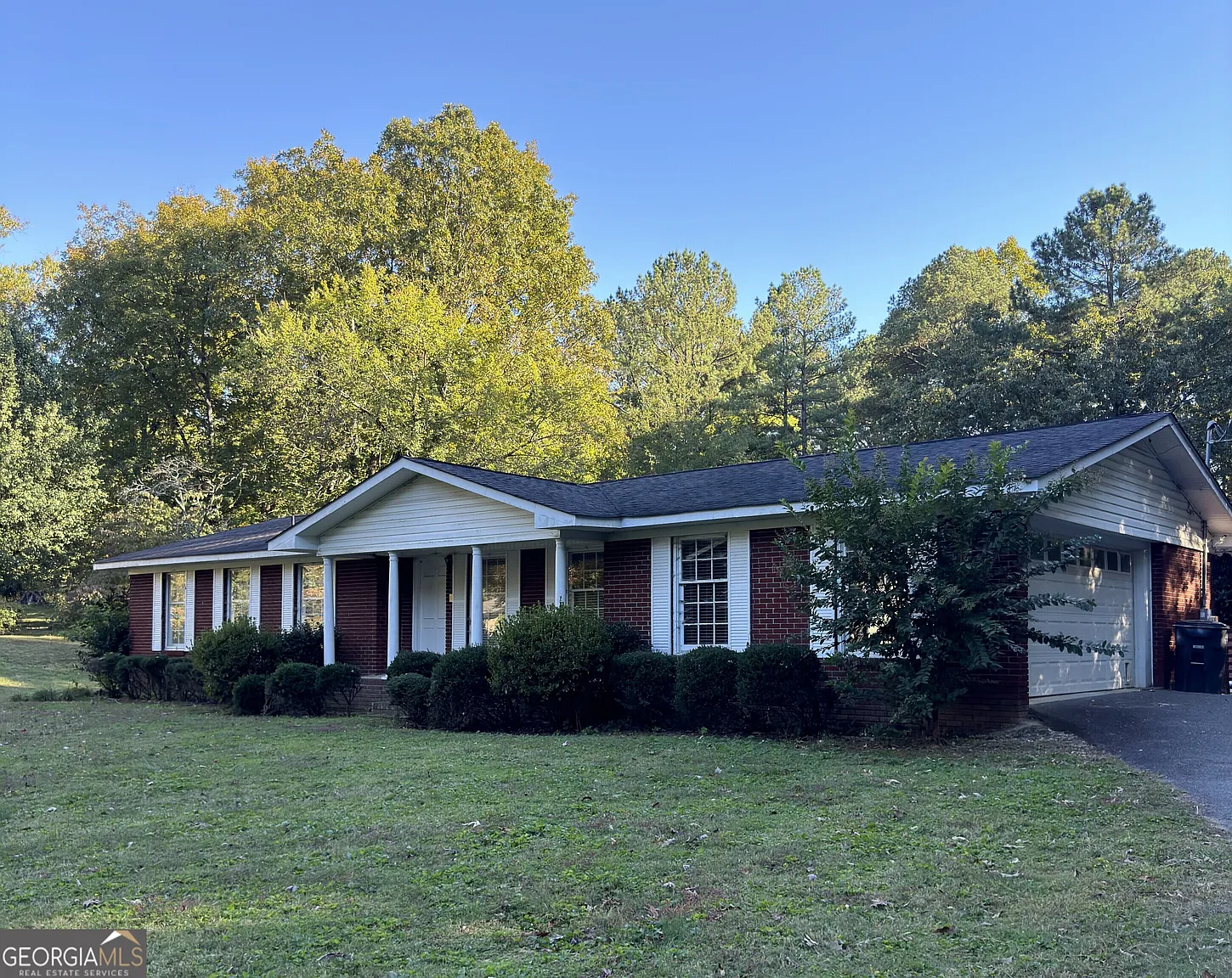 225 Woodland Dr photo 1