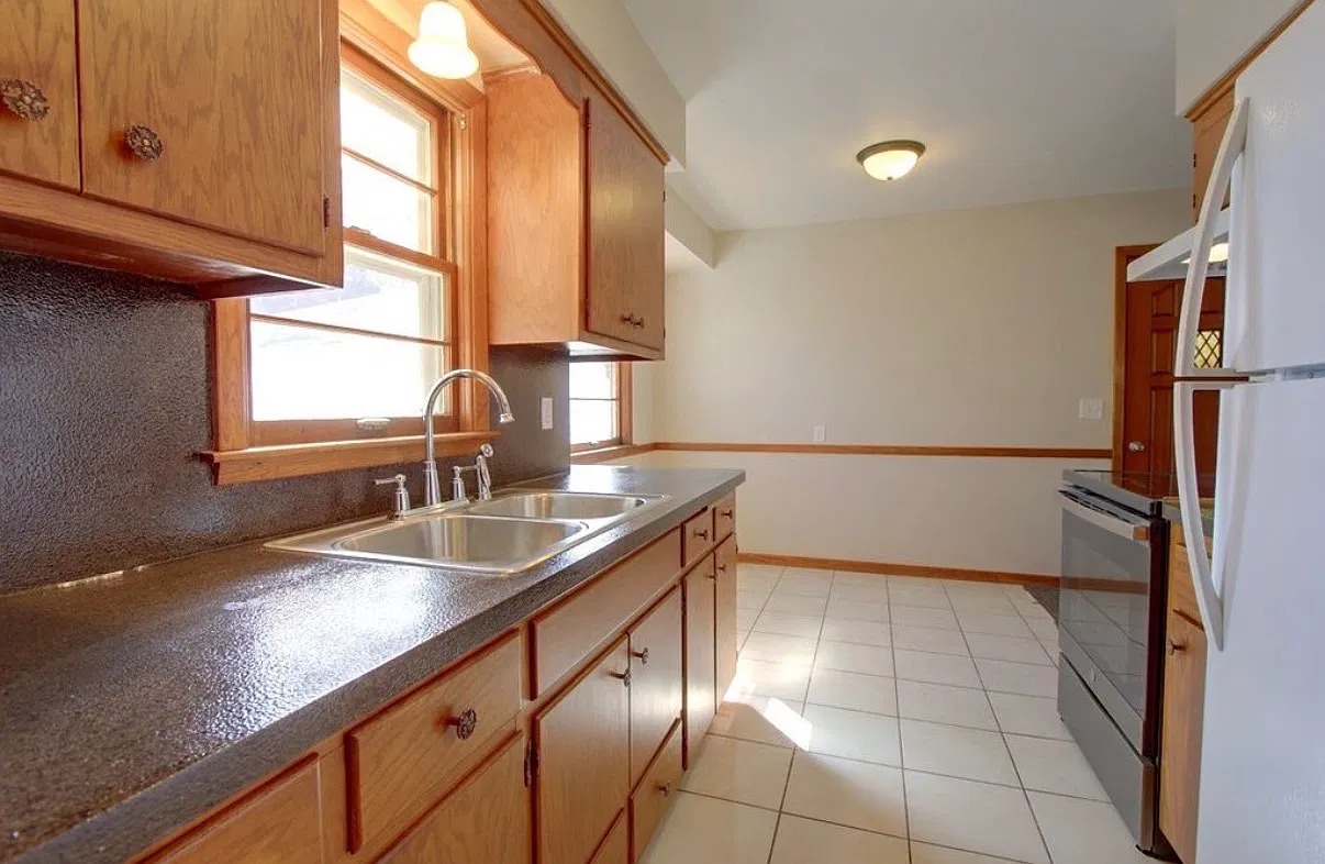 2 Bedroom plus Office and 3-Season Porch Single Family Home — Photo 3