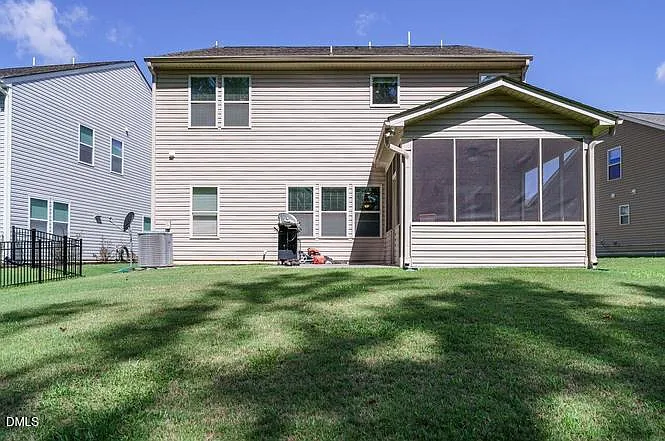1011 Poplar St — Photo 25