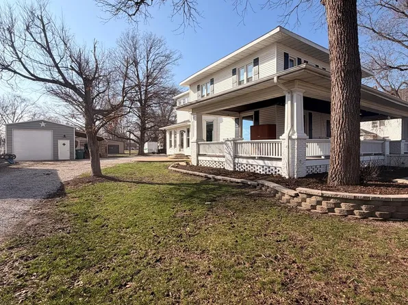 805 Jackson St, Macon, MO 63552