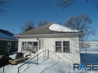 433 S Van Eps Ave, Madison, SD 57042