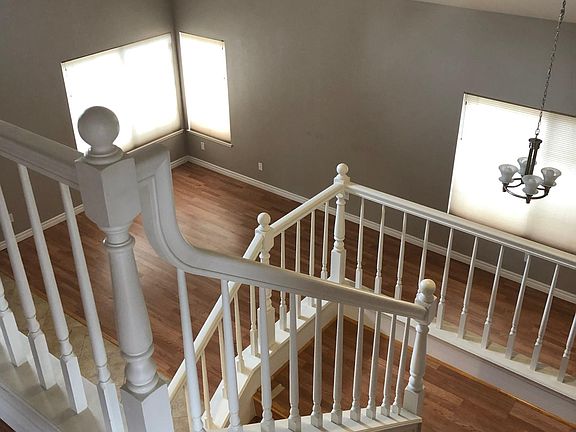 5th image of 590 Bruin Dr
