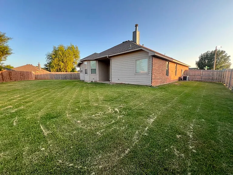 2400 Rookhaven Ln — Photo 5