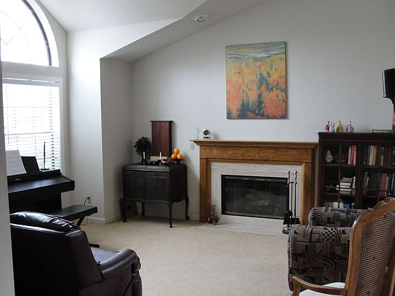 living room w/ fireplace