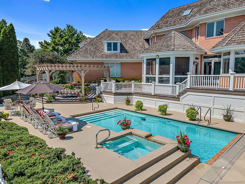 2 Tiffany Cir, South Barrington, IL 60010 | Zillow