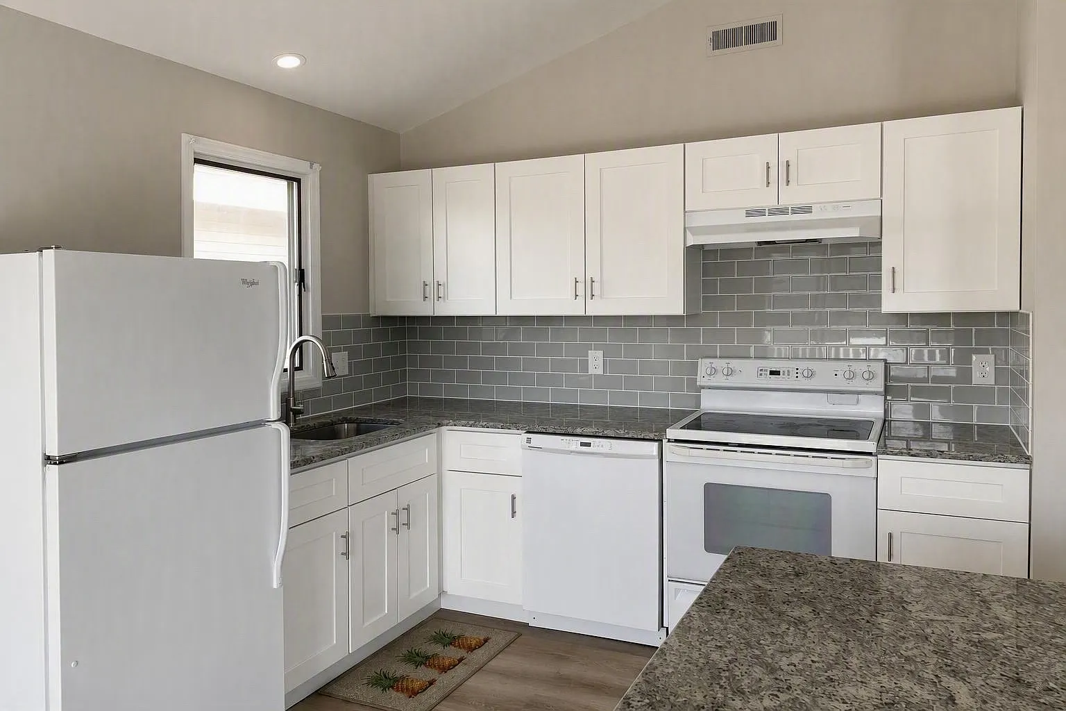 2 bed, 1100 sqft, $2,300 — Photo 4