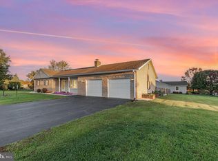 32 Crest View Ln, Gettysburg, PA 17325