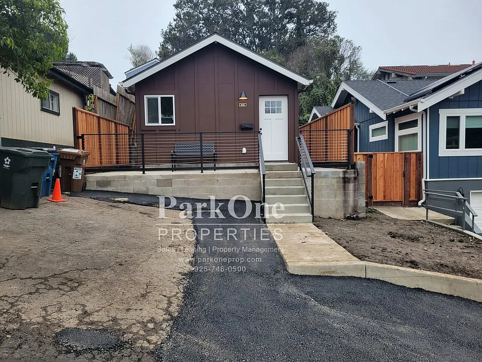 1012B Merrithew Dr
