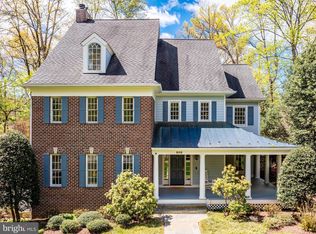 808 Crews Rd, Great Falls, VA 22066