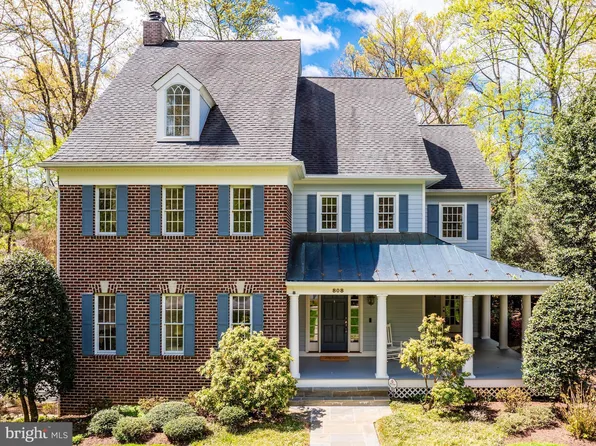 808 Crews Rd, Great Falls, VA 22066