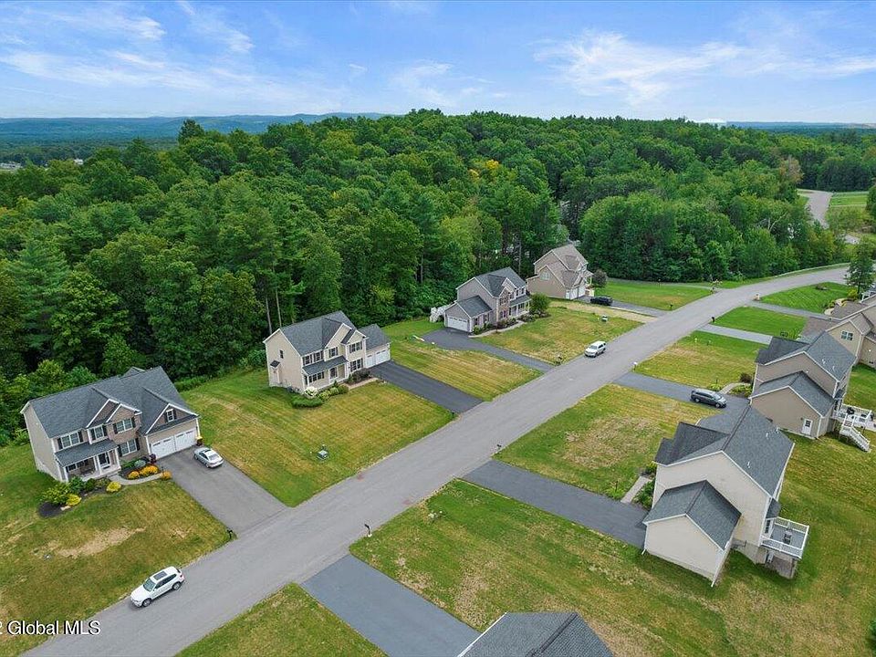 1st image of 31 Stone Crest Dr